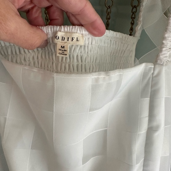 Cute boutique white top - Picture 2 of 3